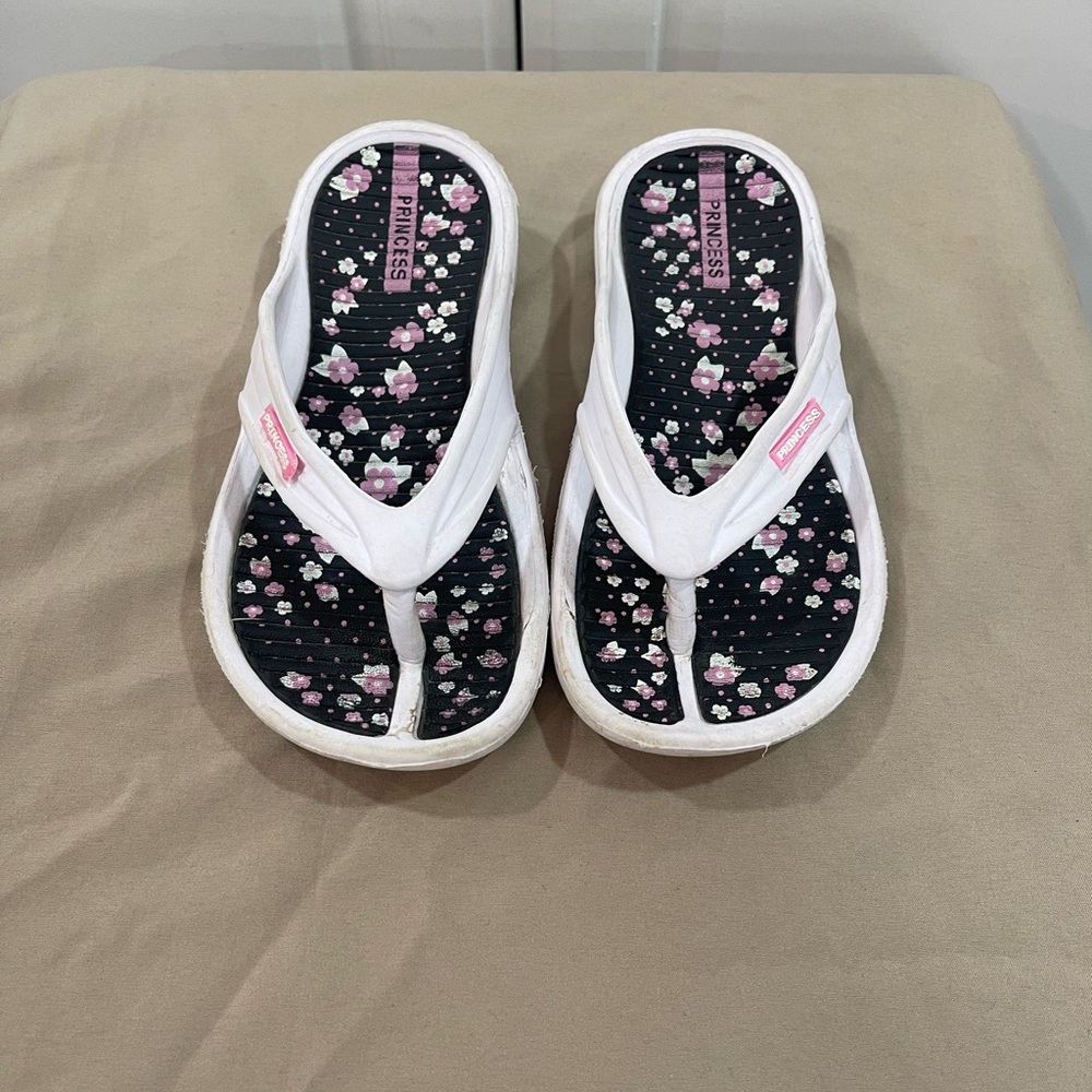 Girls flip flop size 32